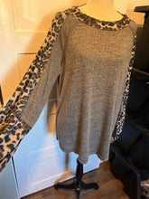 Load image into Gallery viewer, Gray Leopard
