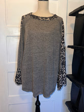 Load image into Gallery viewer, Gray Leopard
